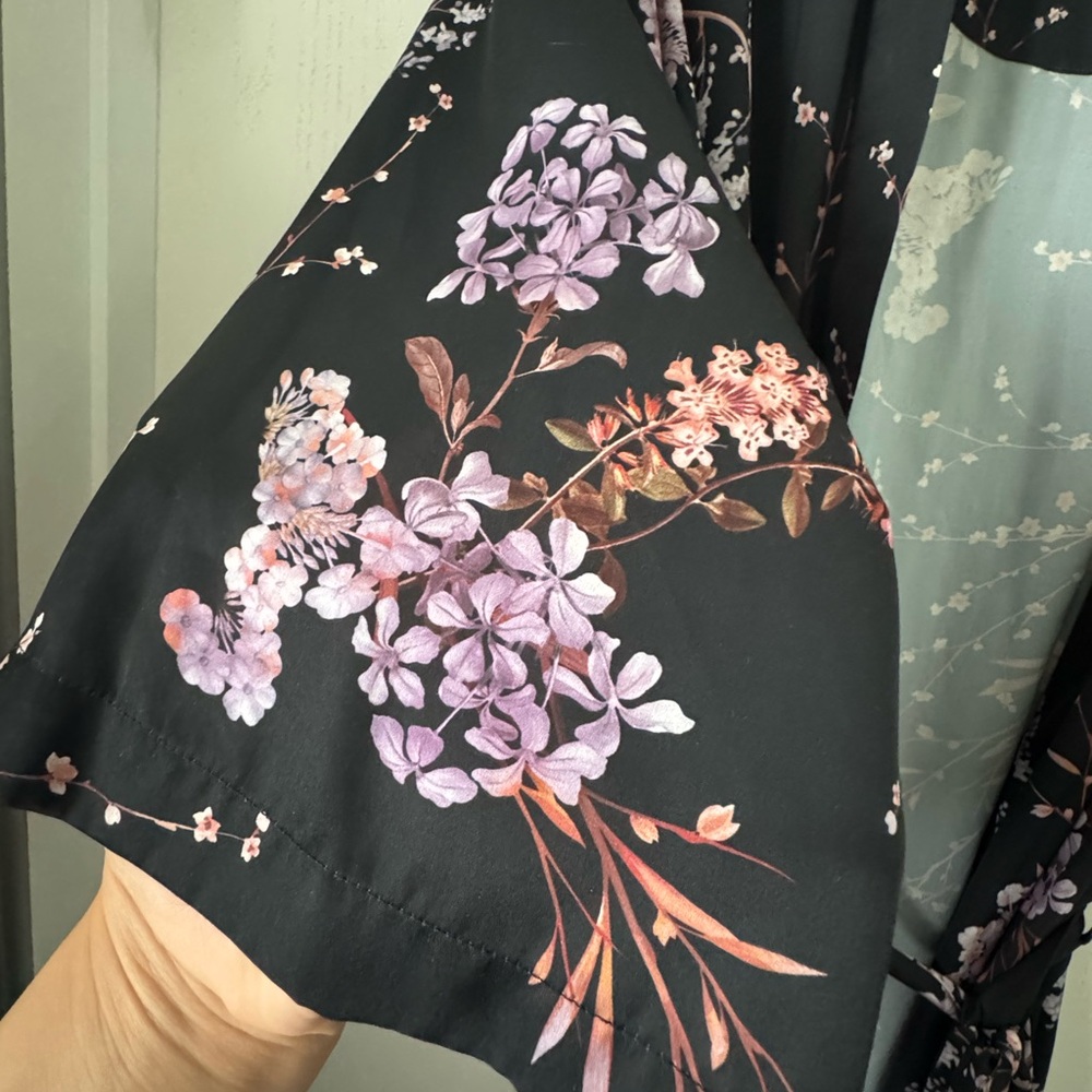 La Vie En Rose Black and Purple Floral Robe - Picture 9 of 10